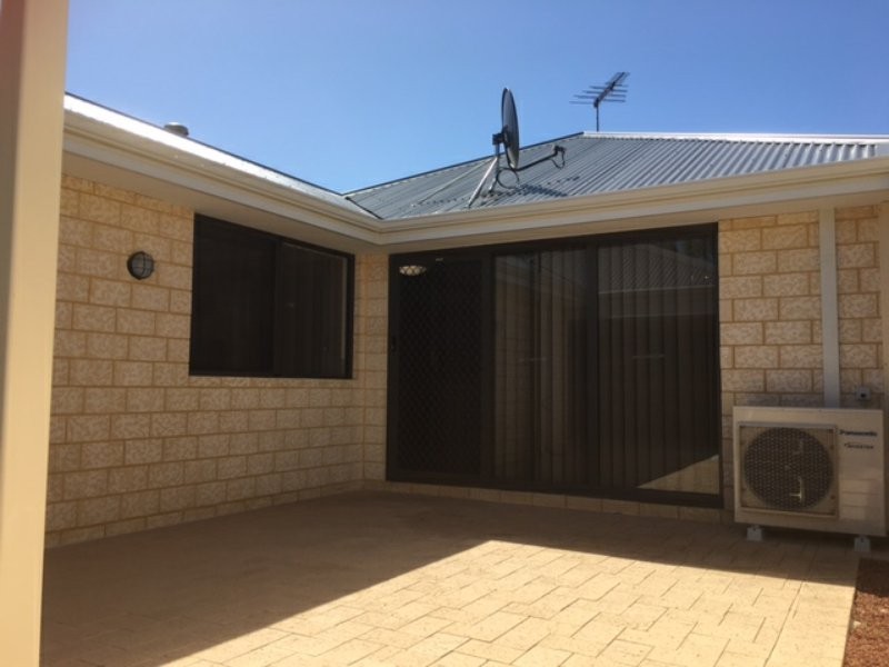 13 Dunk Street, Yanchep WA 6035