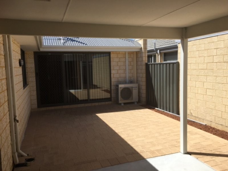 13 Dunk Street, Yanchep WA 6035