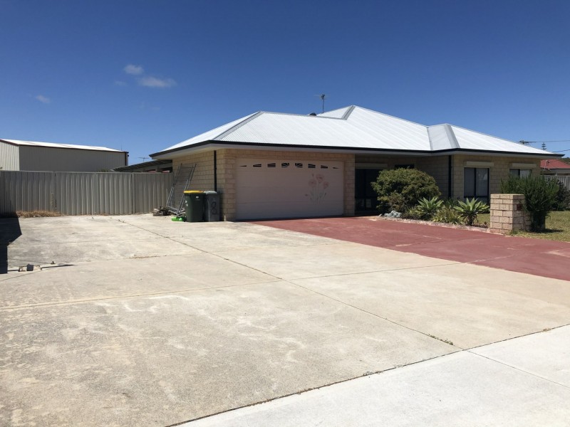 8 Mousehole Crescent, Yanchep WA 6035