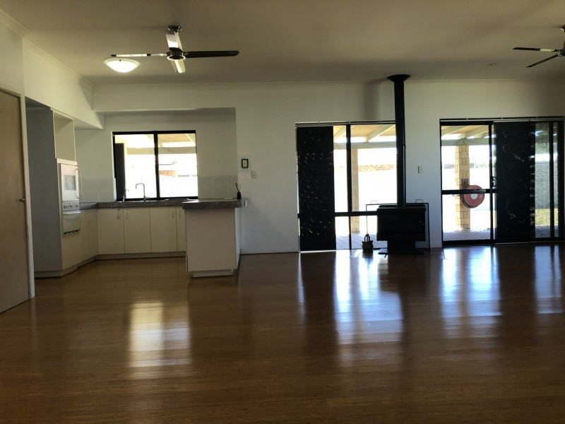 8 Mousehole Crescent, Yanchep WA 6035