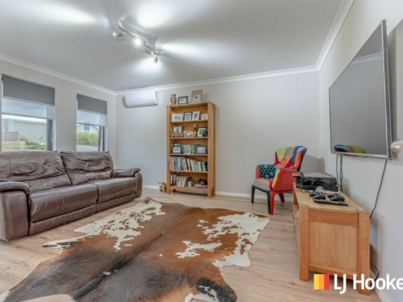 4 Hutt Court, Two Rocks WA 6037