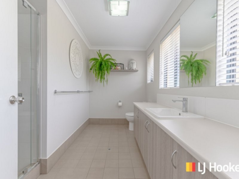 4 Hutt Court, Two Rocks WA 6037