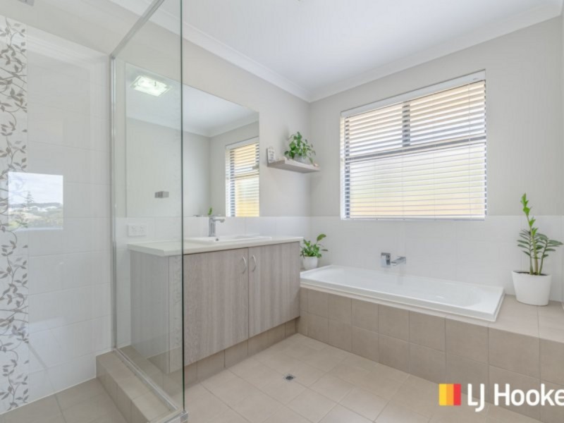 4 Hutt Court, Two Rocks WA 6037