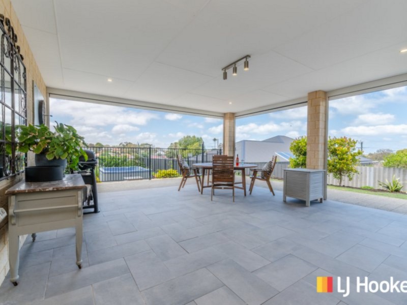 4 Hutt Court, Two Rocks WA 6037