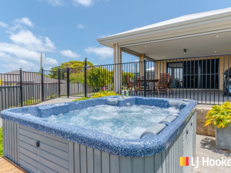 4 Hutt Court, Two Rocks WA 6037