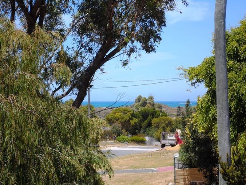 15 Hutt Court, Two Rocks WA 6037