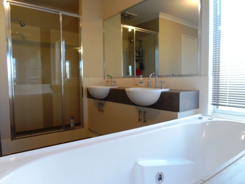 6 Llewellyn Way, Two Rocks WA 6037