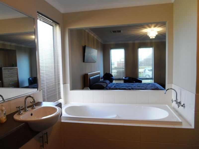 6 Llewellyn Way, Two Rocks WA 6037