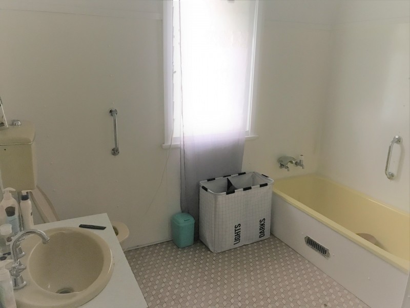 32 Iris Street, Moree NSW 2400