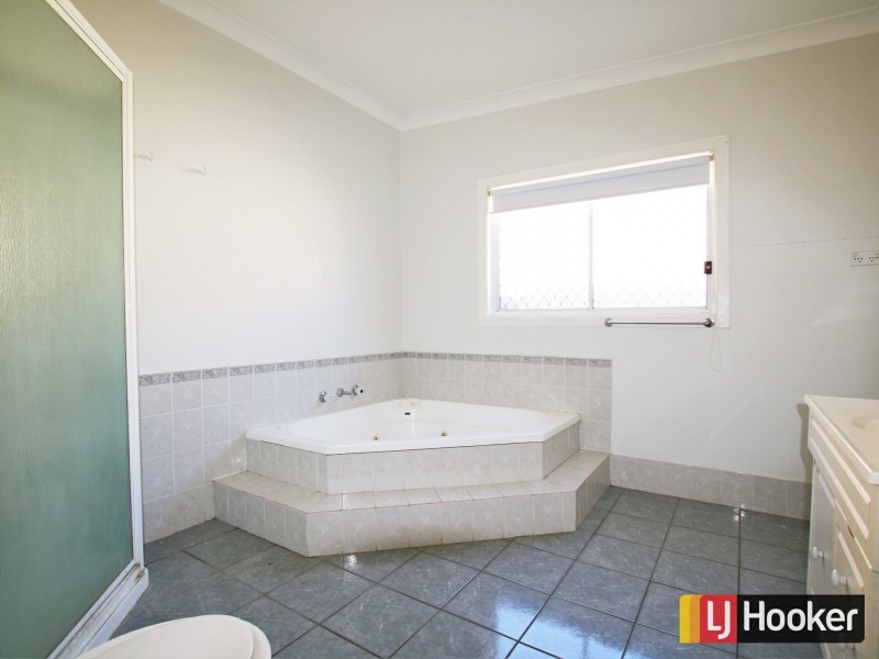 13 Oak Street, Moree NSW 2400