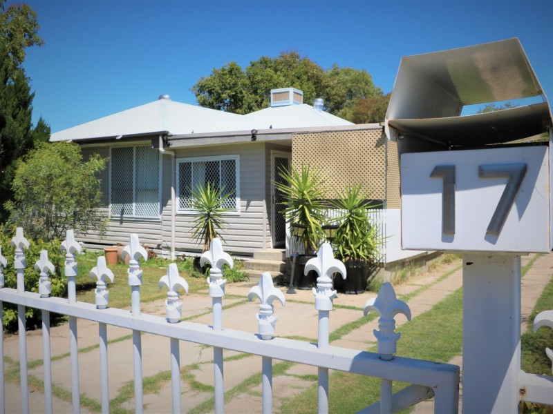 17 Dover Street, Moree NSW 2400