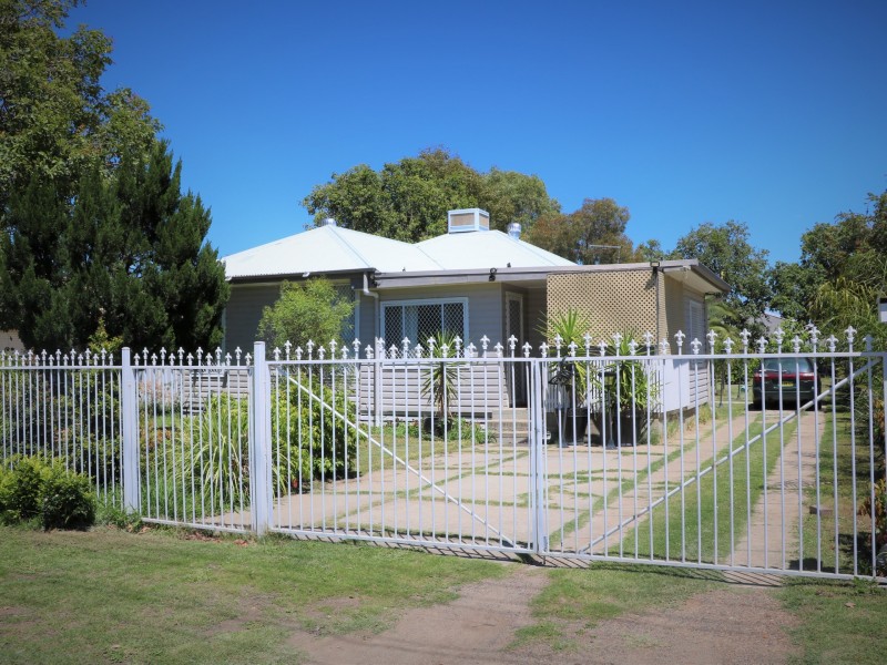 17 Dover Street, Moree NSW 2400