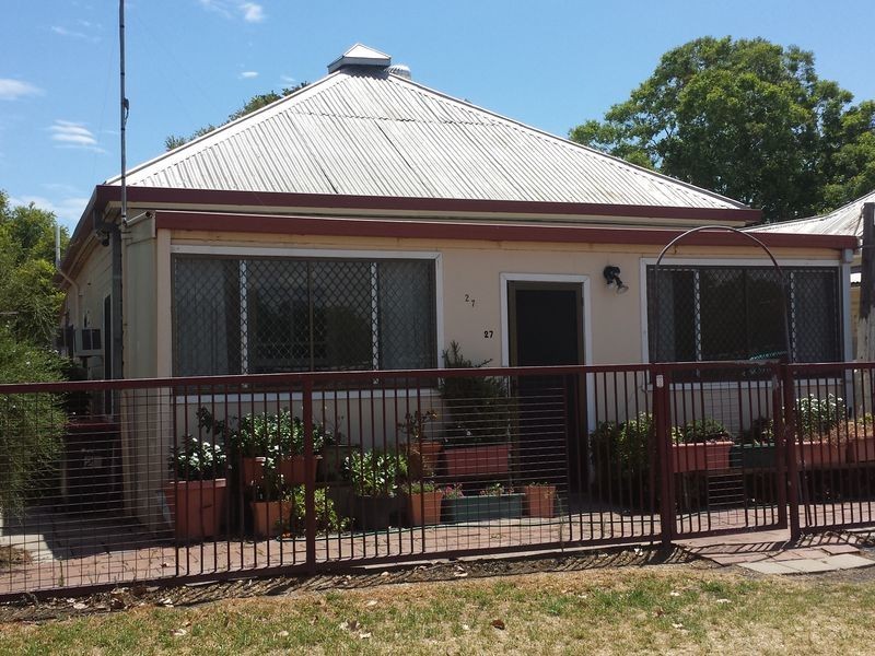27 Oak Street, Moree NSW 2400