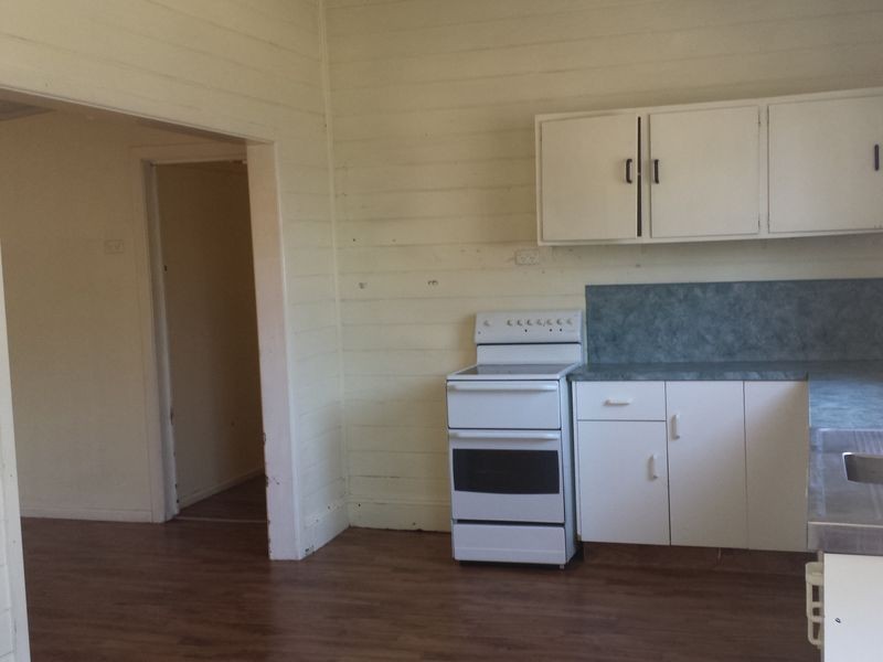 27 Oak Street, Moree NSW 2400