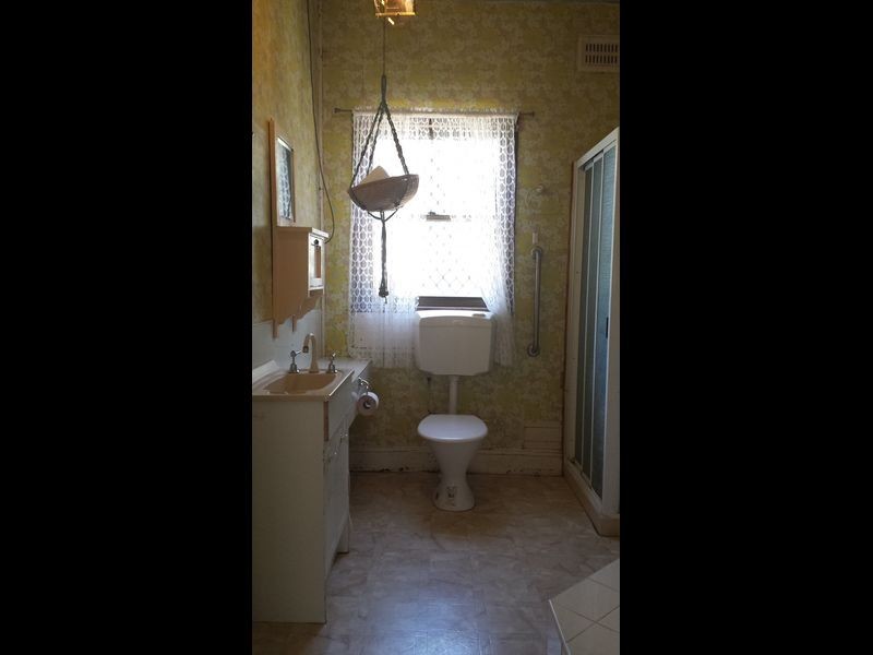 27 Oak Street, Moree NSW 2400