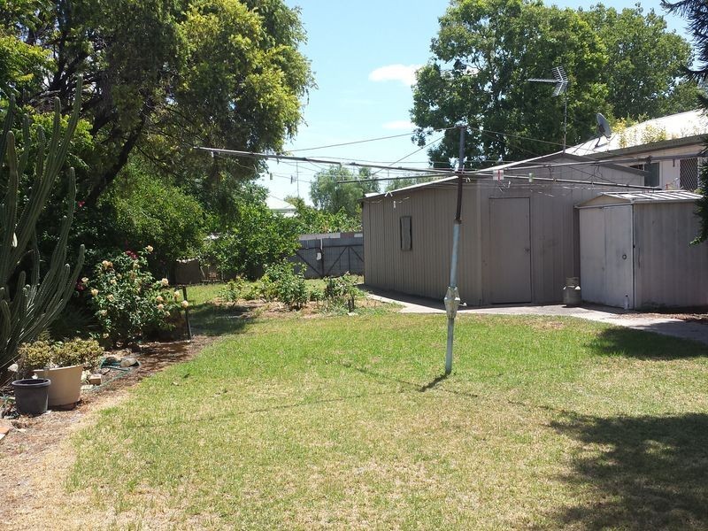 27 Oak Street, Moree NSW 2400