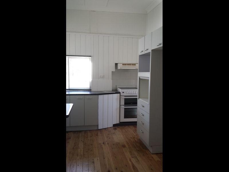 12 Oak Street, Moree NSW 2400