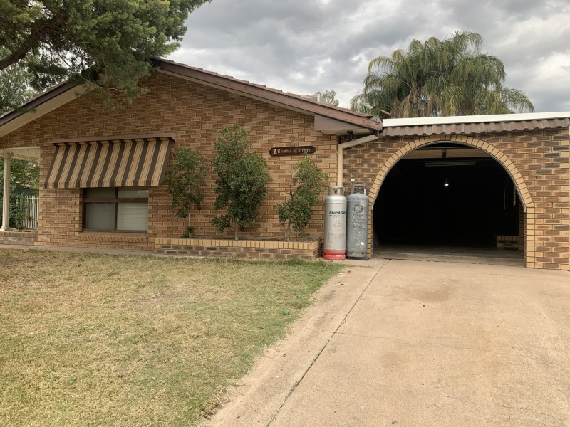 2 Allambie Place, Moree NSW 2400