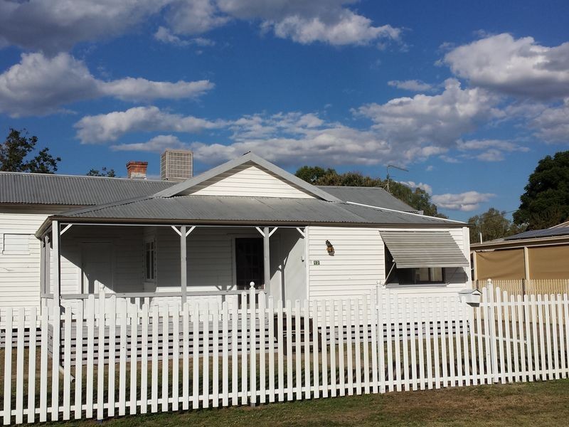 12 Oak Street, Moree NSW 2400
