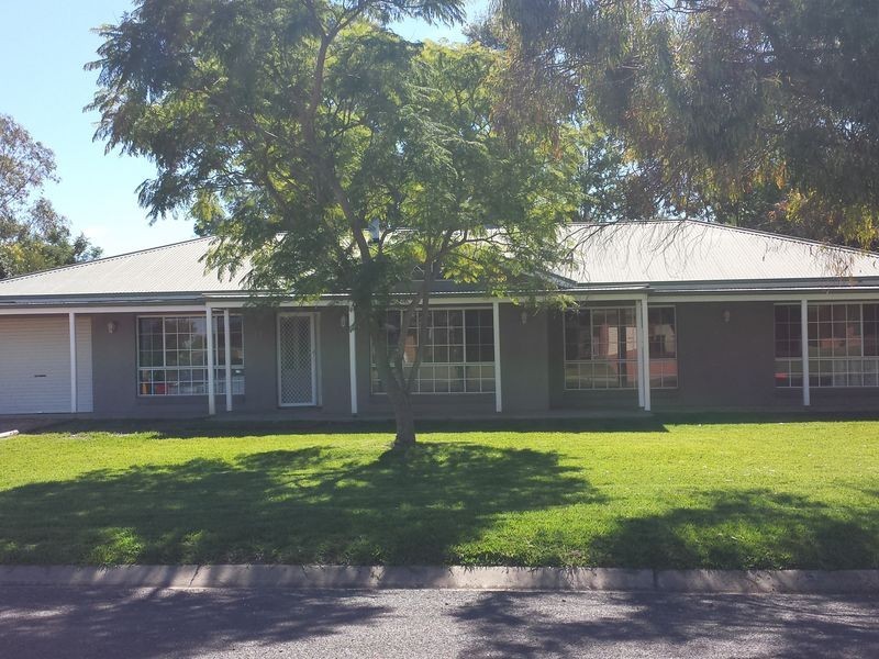 11 Loren Avenue, Moree NSW 2400
