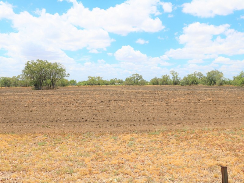 PART ‘THE OAKS’, Moree NSW 2400