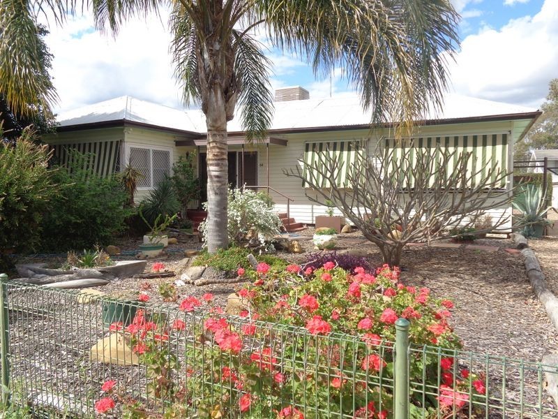 64 Oak Street, Moree NSW 2400