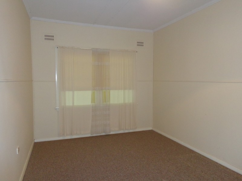 64 Oak Street, Moree NSW 2400