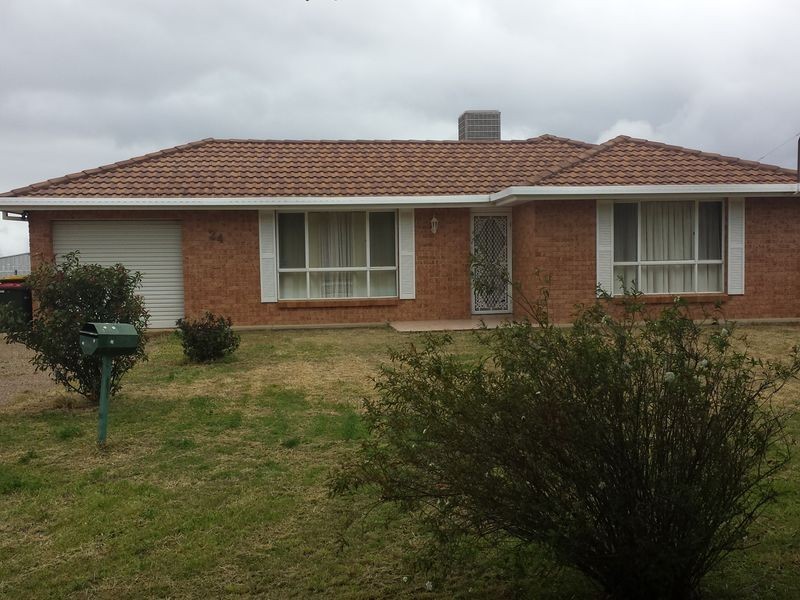 24 Loren Avenue, Moree NSW 2400