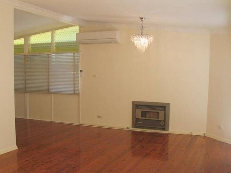 18 Brooker Ave, Oatlands NSW 2117