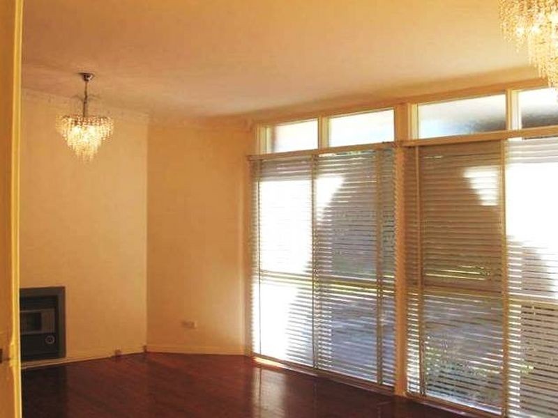 18 Brooker Ave, Oatlands NSW 2117