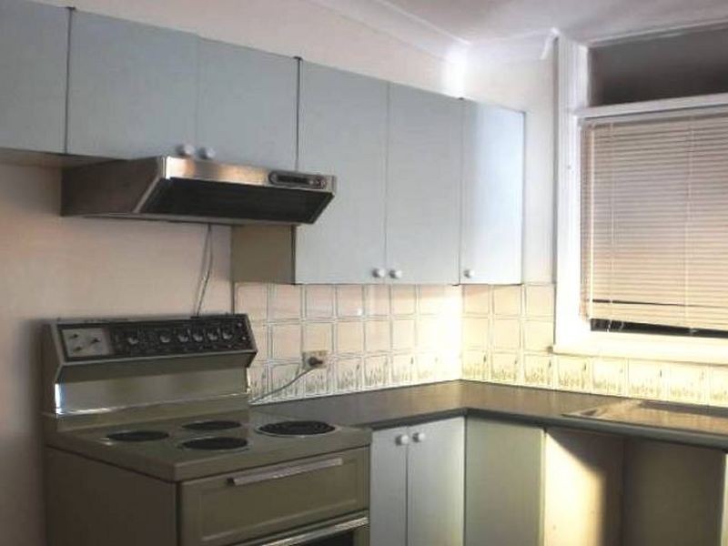 18 Brooker Ave, Oatlands NSW 2117