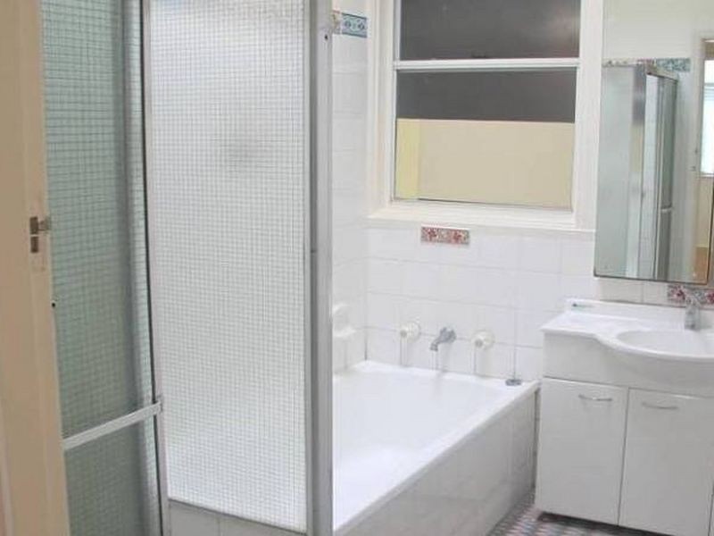 18 Brooker Ave, Oatlands NSW 2117