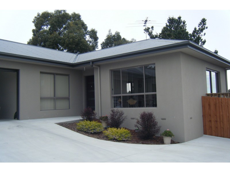 2/8 Celery Top Drive, Kingston TAS 7050