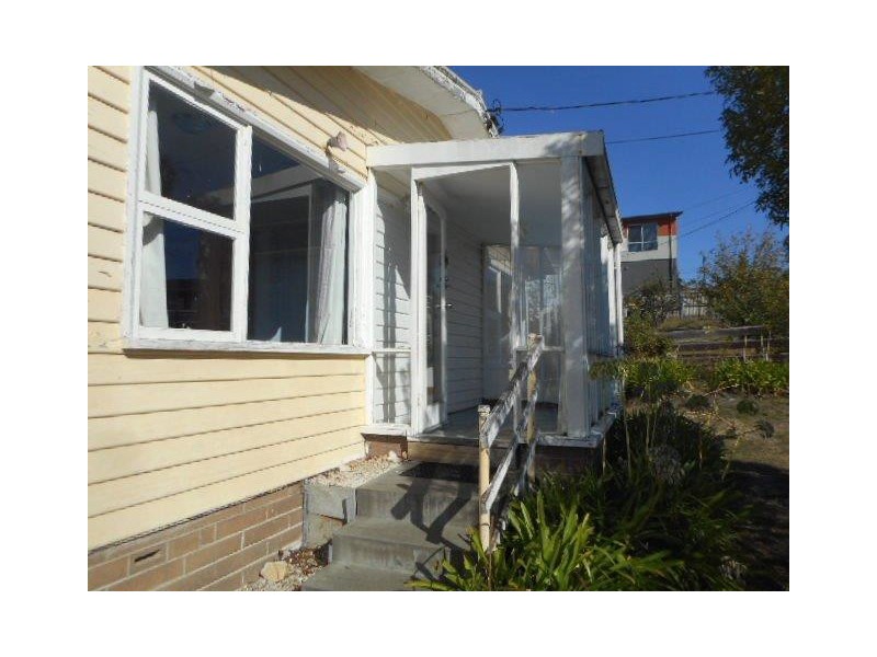 10 Myuna Road, Blackmans Bay TAS 7052