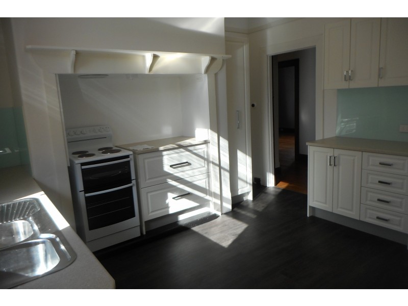 12 Oldham Avenue, New Town TAS 7008