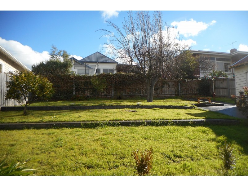 12 Oldham Avenue, New Town TAS 7008