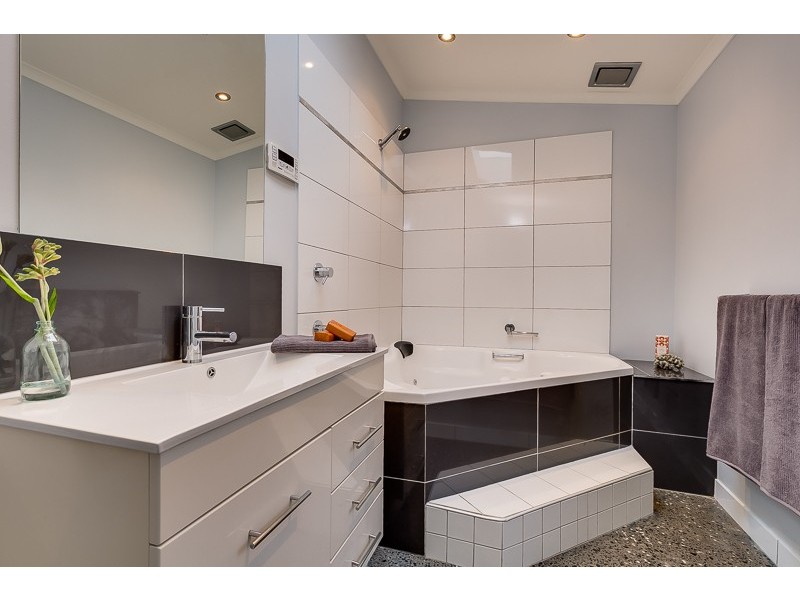 18 Giblin Street, Lenah Valley TAS 7008