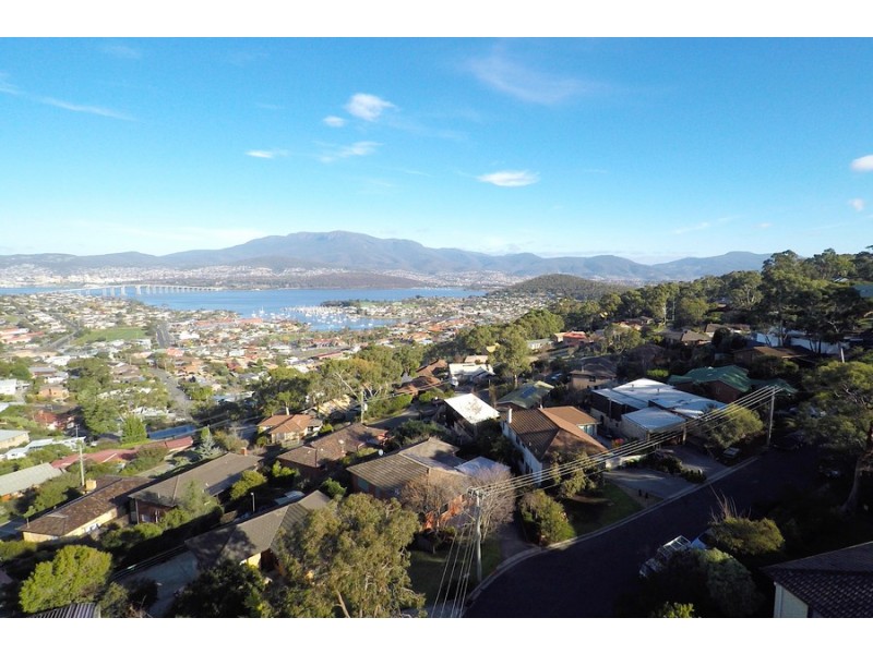 4 Robin Court, Lindisfarne TAS 7015