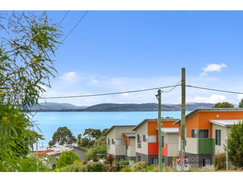 233 Roslyn Avenue, Blackmans Bay TAS 7052