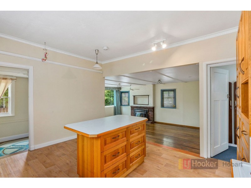 233 Roslyn Avenue, Blackmans Bay TAS 7052