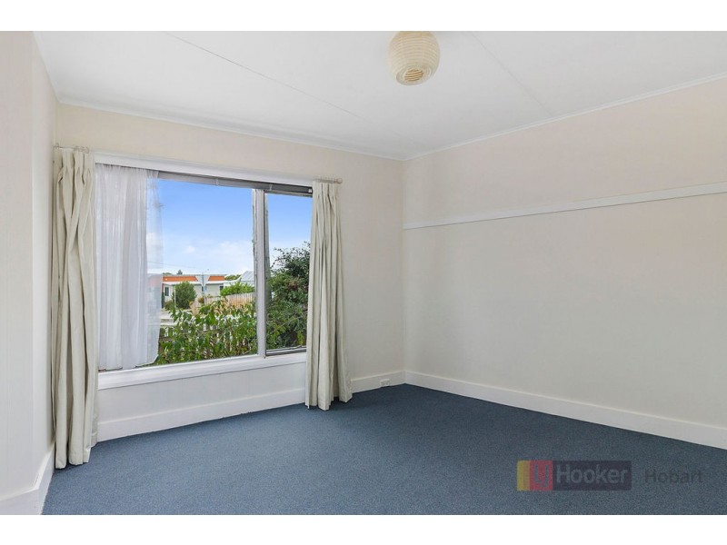233 Roslyn Avenue, Blackmans Bay TAS 7052