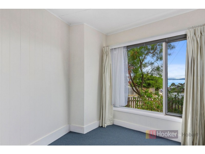 233 Roslyn Avenue, Blackmans Bay TAS 7052