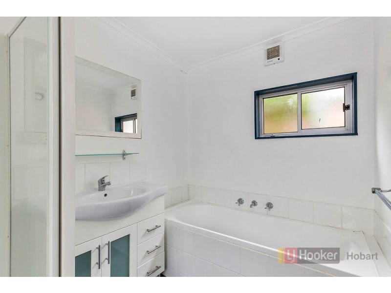233 Roslyn Avenue, Blackmans Bay TAS 7052