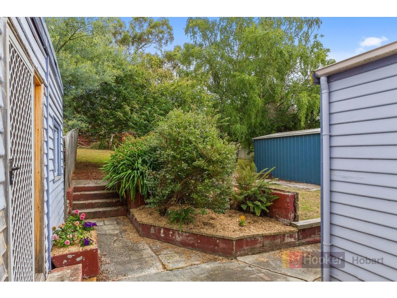 233 Roslyn Avenue, Blackmans Bay TAS 7052