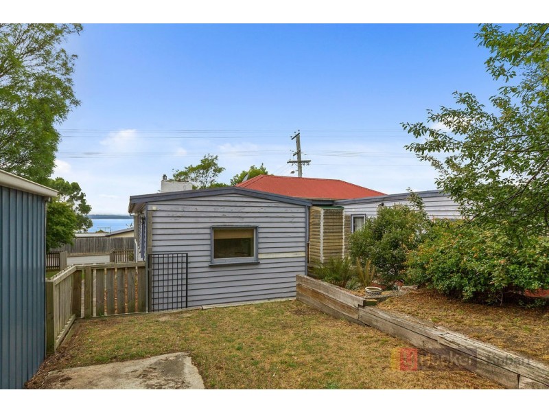 233 Roslyn Avenue, Blackmans Bay TAS 7052