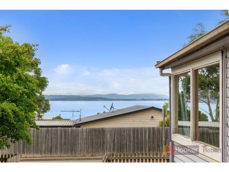 233 Roslyn Avenue, Blackmans Bay TAS 7052