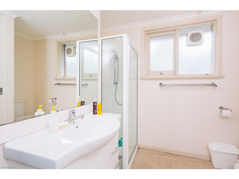 3/8 Woolton Place, Sandy Bay TAS 7005