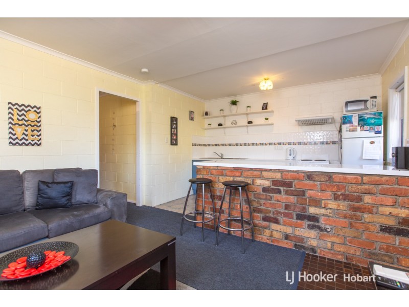 2/165 East Derwent Highway, Lindisfarne TAS 7015