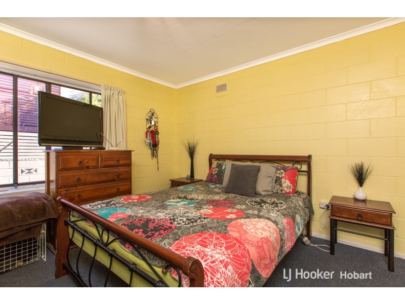 2/165 East Derwent Highway, Lindisfarne TAS 7015