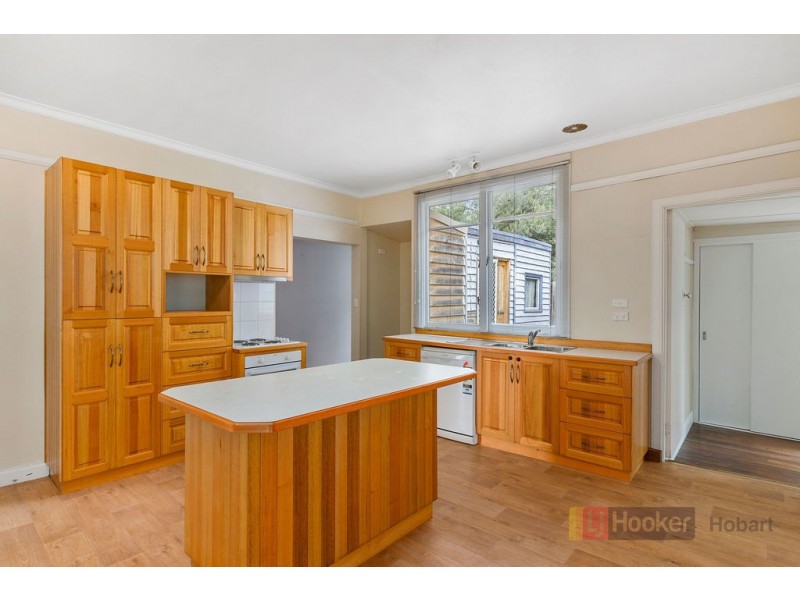 233 Roslyn Avenue, Blackmans Bay TAS 7052